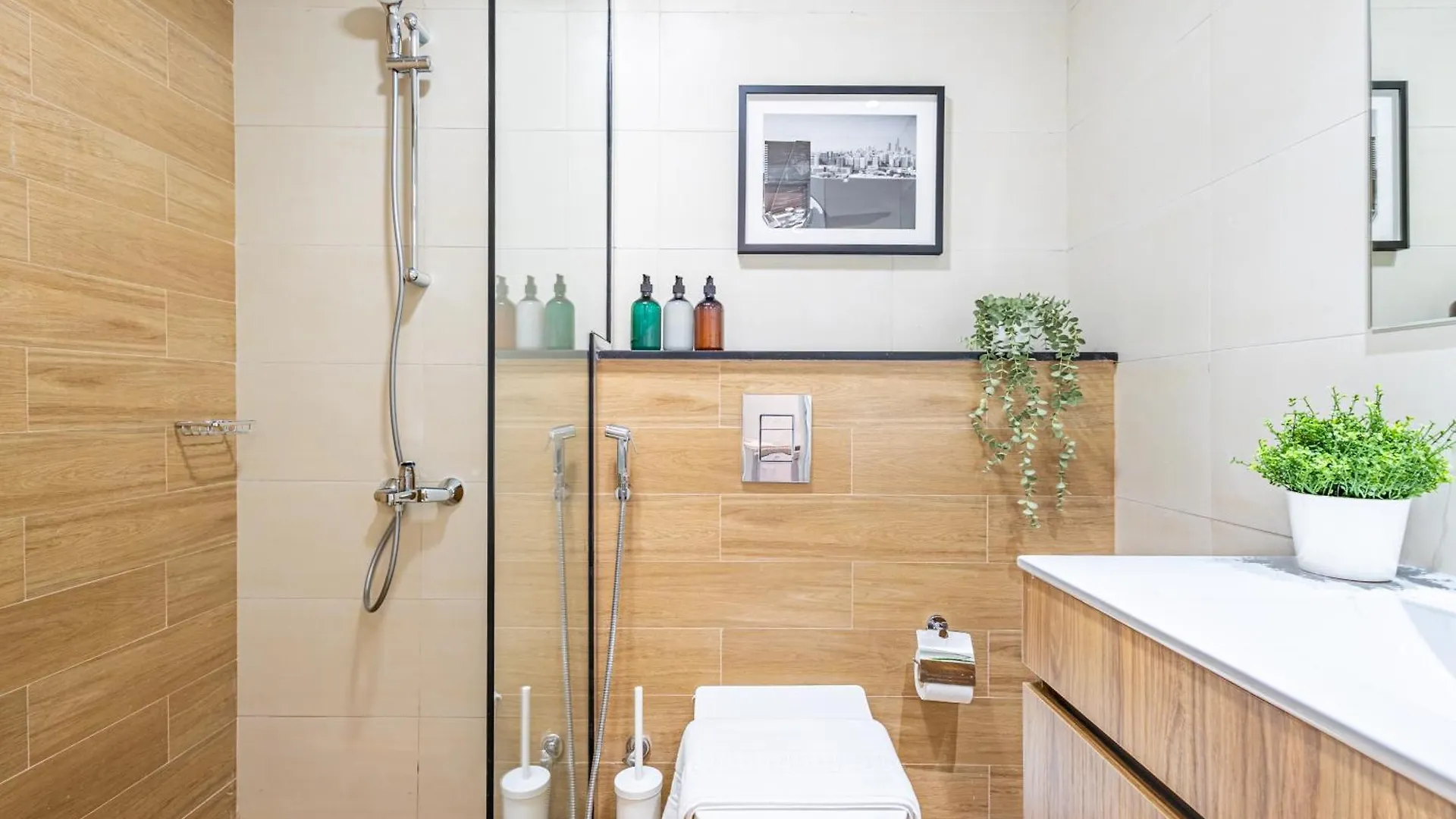 Sleek & Modern 1Bdr - Huge Balcony - 3 Min Walk To Adgm - Cleveland - Galleria - Upgraded 아부다비 아랍에미리트