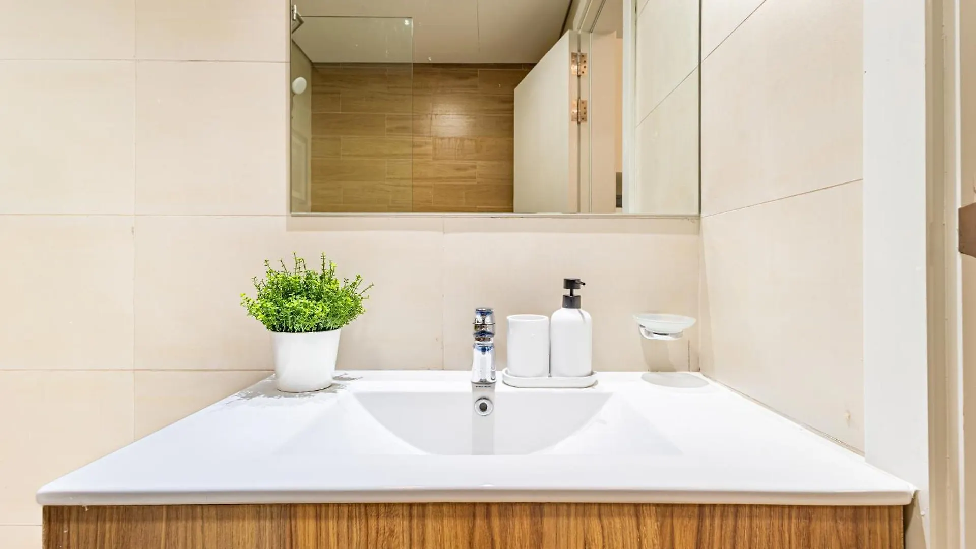 아파트 Sleek & Modern 1Bdr - Huge Balcony - 3 Min Walk To Adgm - Cleveland - Galleria - Upgraded 아부다비