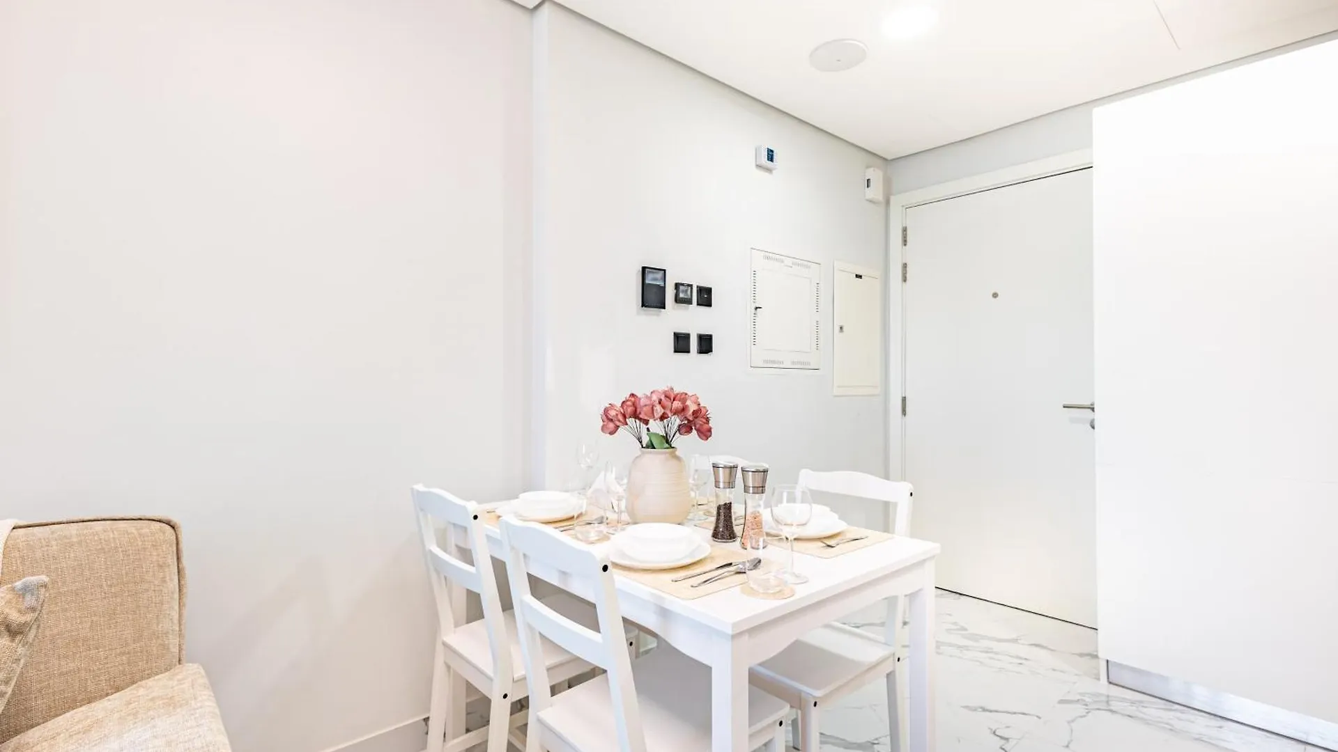 Sleek & Modern 1Bdr - Huge Balcony - 3 Min Walk To Adgm - Cleveland - Galleria - Upgraded 아부다비 0*,