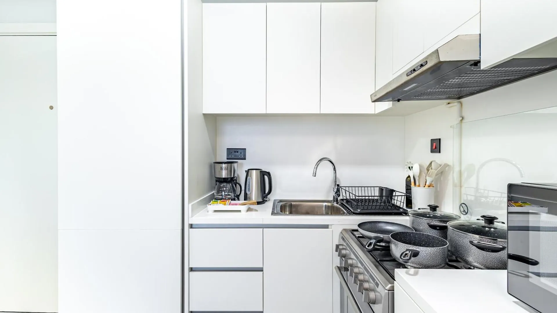 Sleek & Modern 1Bdr - Huge Balcony - 3 Min Walk To Adgm - Cleveland - Galleria - Upgraded 아부다비 아랍에미리트